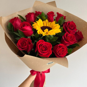 Red roses&sunflower in kraft