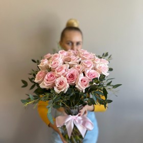 Pink roses bouquet