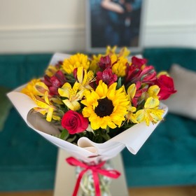 Sunflowers bouquet with roses