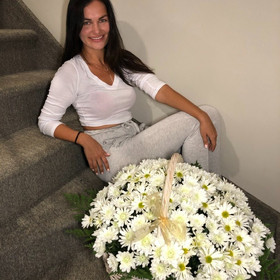 Large basket with pompoms
